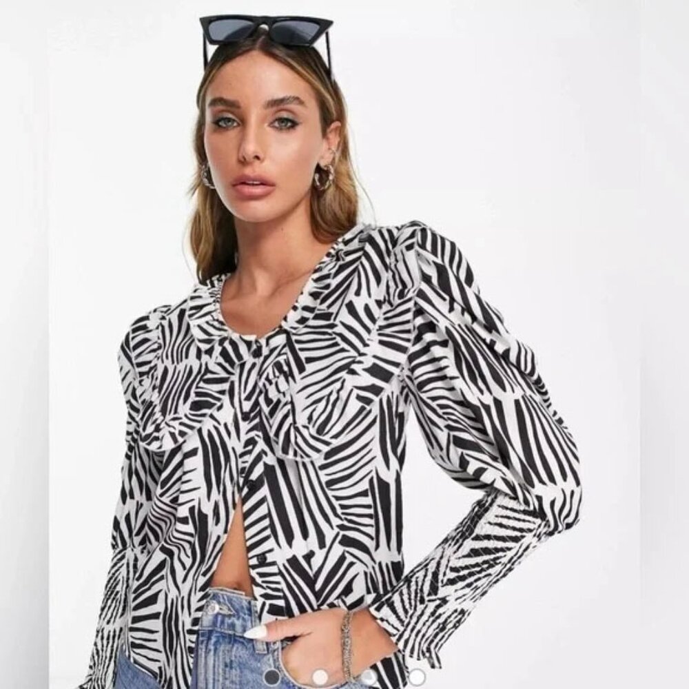 NWT Ghospell blouse with oversized collar in abstract zebra print Size XS